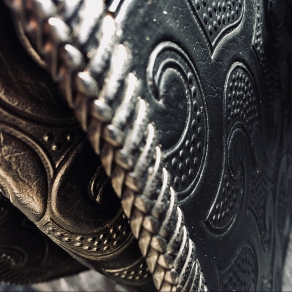 Vintage Spanish embossed side bag - Picture 7 of 8